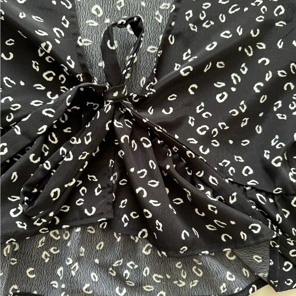 Black & White cropped Tie Top - Picture 3 of 5